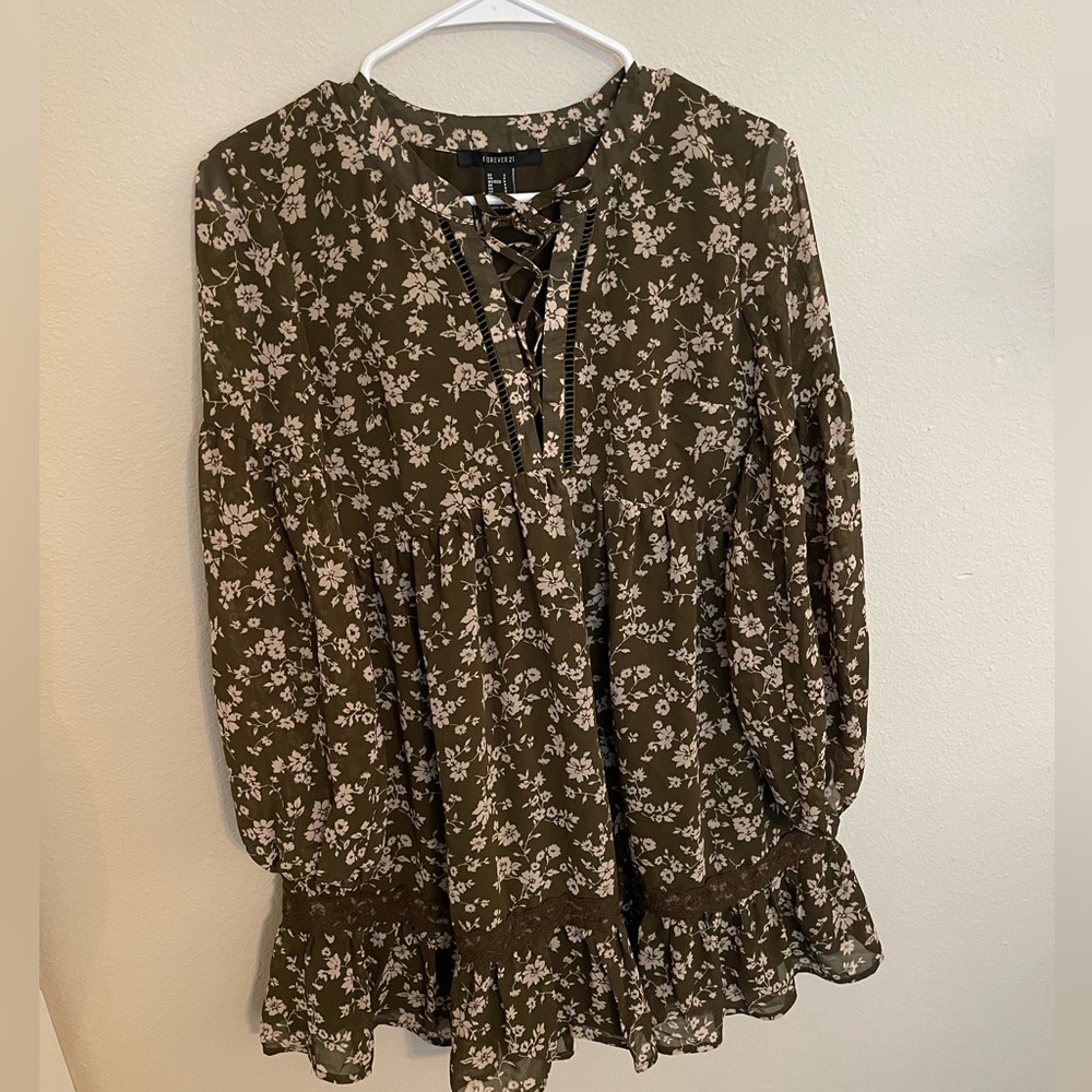 Forever 21, Floral Print Tassel Mini, Forest Green and Cream, Size S